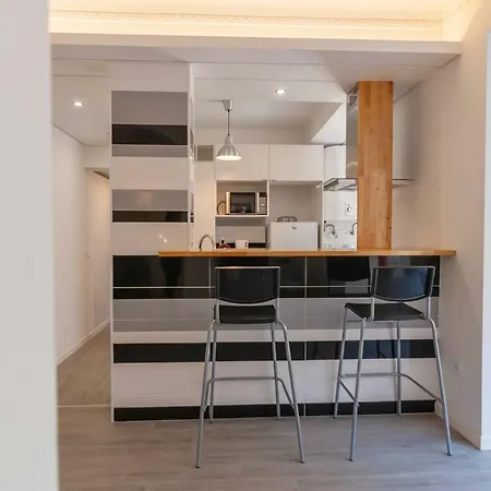 Spacious Basement In Alameda With Lovely Terrace!