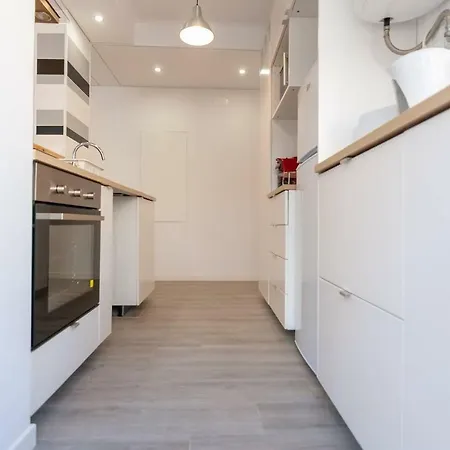Apartment Spacious Basement In Alameda With Lovely Terrace! Lissabon