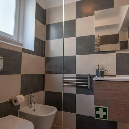 Spacious Basement In Alameda With Lovely Terrace! Apartment