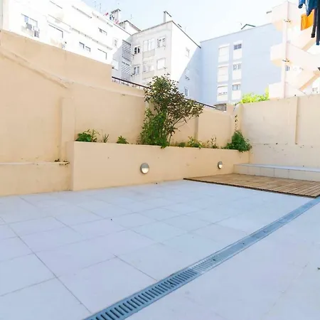 Spacious Basement In Alameda With Lovely Terrace!